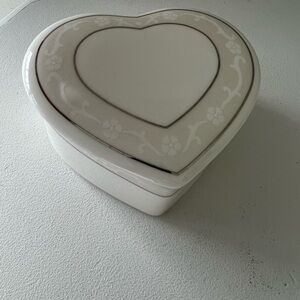 Wedgwood Icing Heart Shaped Trinket Jewel Box Bone China.